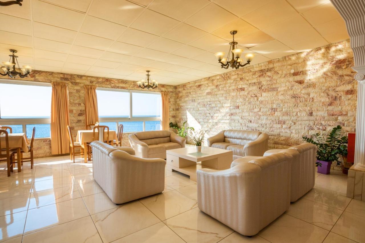 Castelia Bay Hotel Amoopi Exterior photo